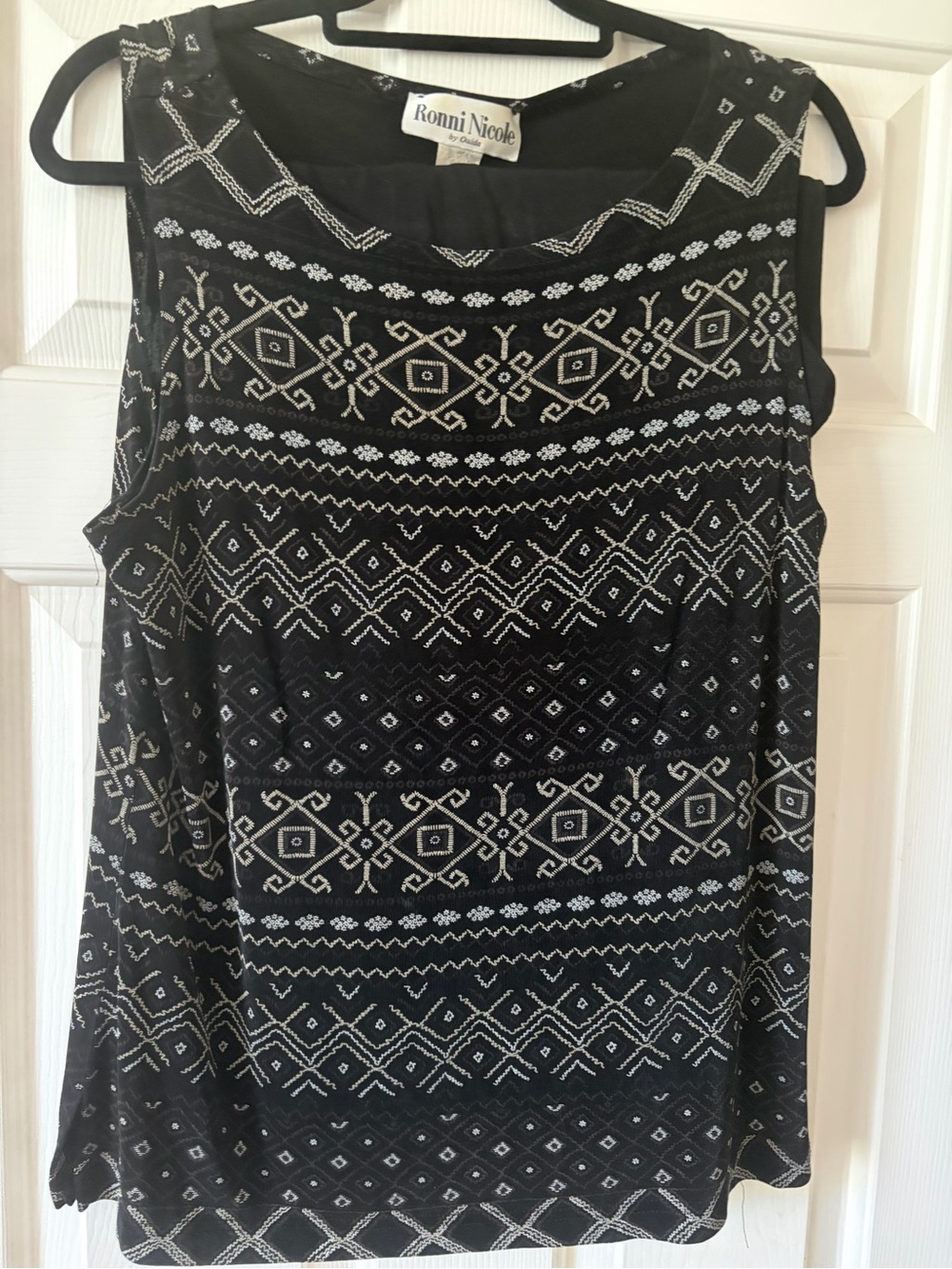 Ronni Nicole 2-pc Geometric Sleeveless Top & Matching Capris